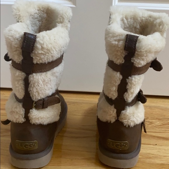 UGG®️ boots - Picture 3 of 7
